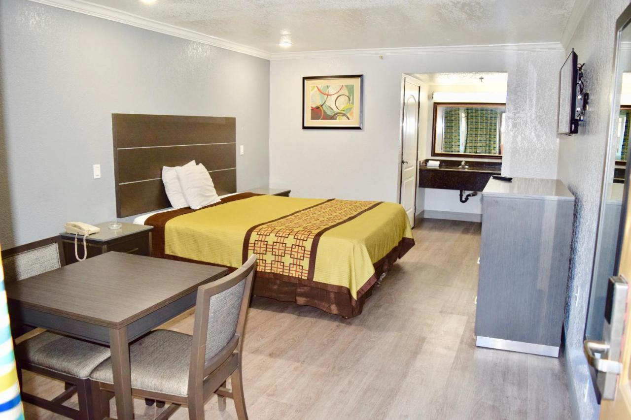 לה פואנטה Budget Inn מראה חיצוני תמונה