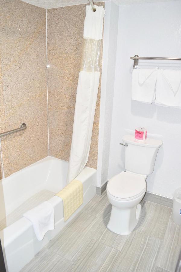 לה פואנטה Budget Inn מראה חיצוני תמונה