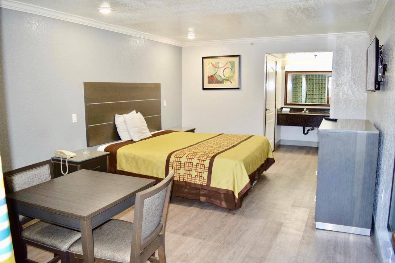 לה פואנטה Budget Inn מראה חיצוני תמונה