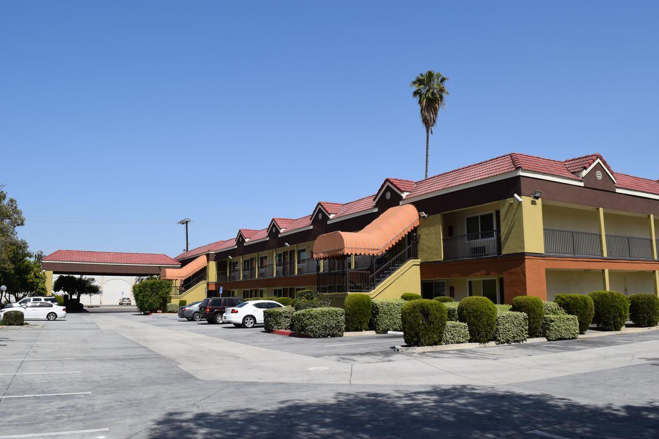 לה פואנטה Budget Inn מראה חיצוני תמונה