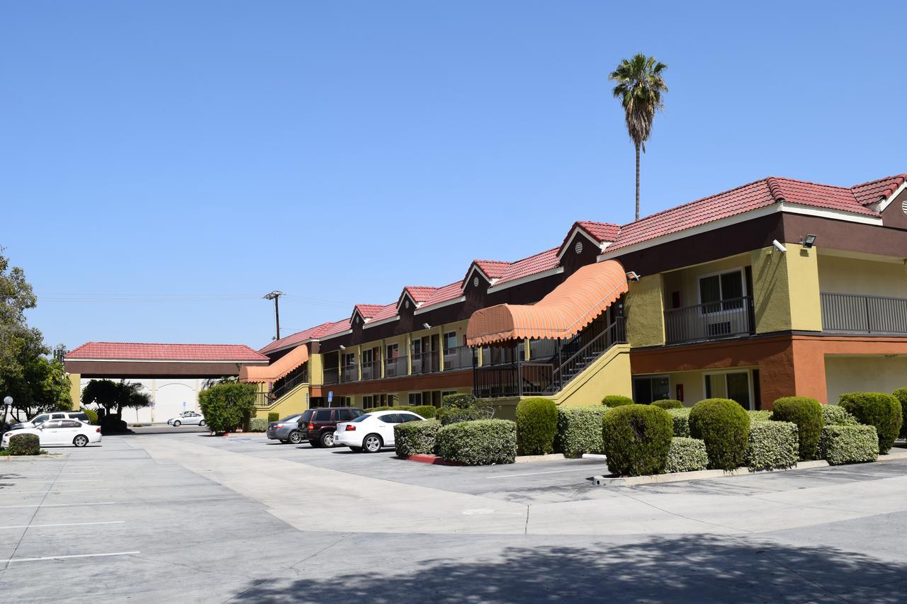 לה פואנטה Budget Inn מראה חיצוני תמונה