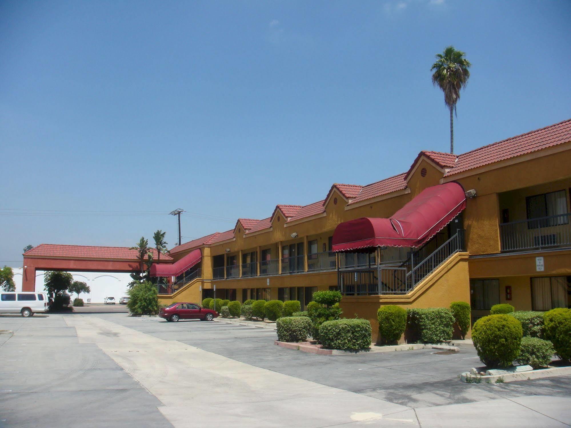לה פואנטה Budget Inn מראה חיצוני תמונה