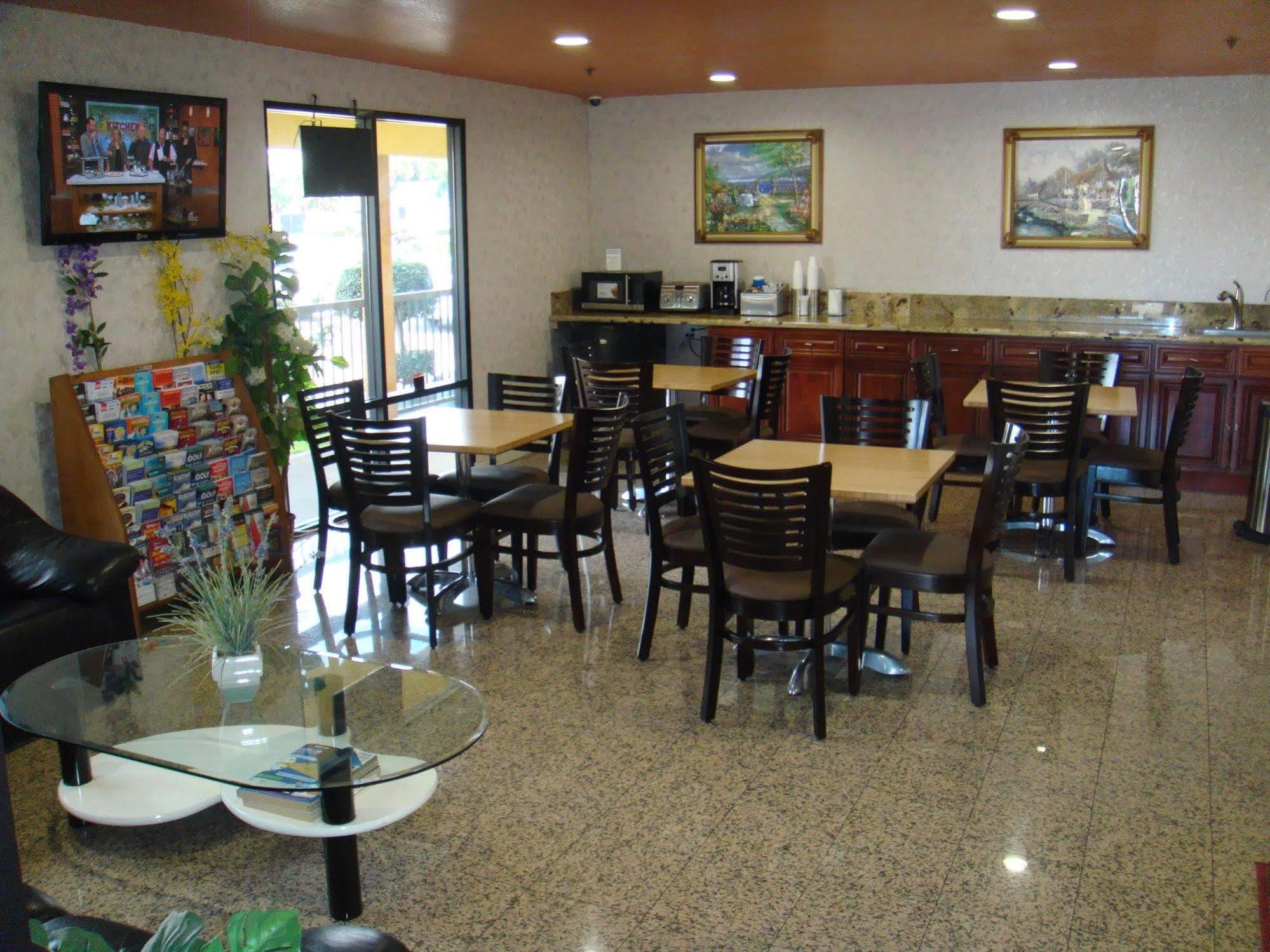 לה פואנטה Budget Inn מראה חיצוני תמונה